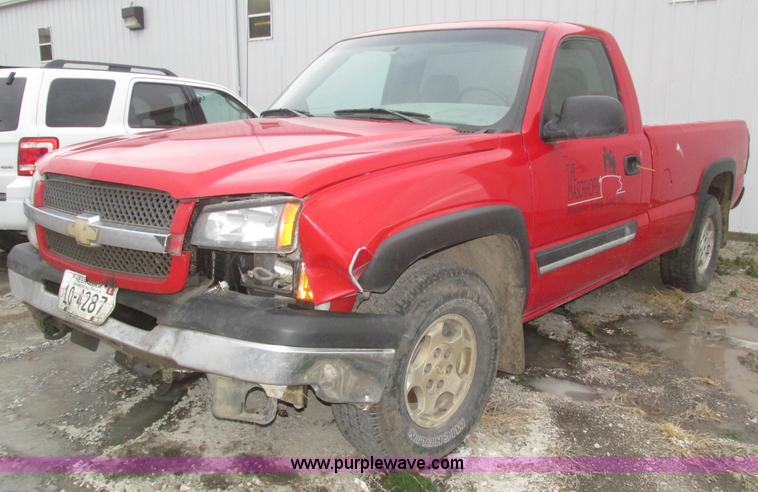 image for item J8769 2004 Chevrolet Silverado 1500 Z71 pickup truck