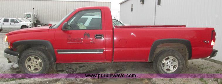 image for item J8769 2004 Chevrolet Silverado 1500 Z71 pickup truck