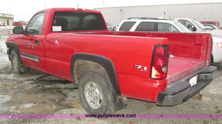 image for item J8769 2004 Chevrolet Silverado 1500 Z71 pickup truck