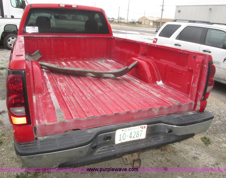 image for item J8769 2004 Chevrolet Silverado 1500 Z71 pickup truck