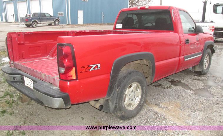 image for item J8769 2004 Chevrolet Silverado 1500 Z71 pickup truck