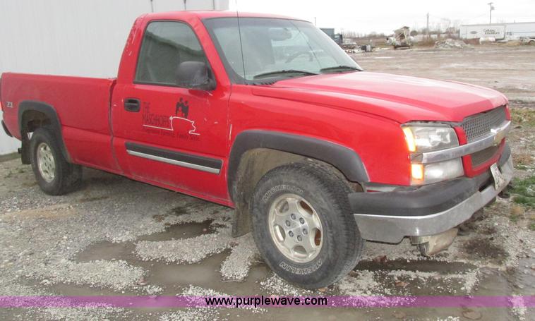 image for item J8769 2004 Chevrolet Silverado 1500 Z71 pickup truck