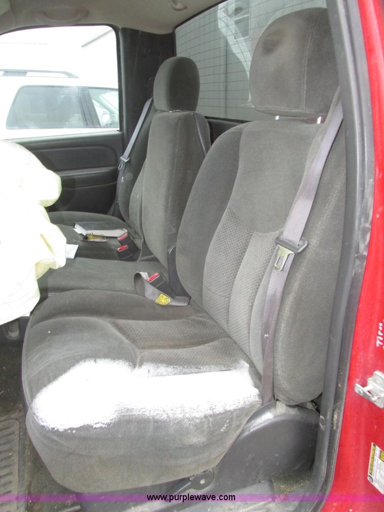 image for item J8769 2004 Chevrolet Silverado 1500 Z71 pickup truck