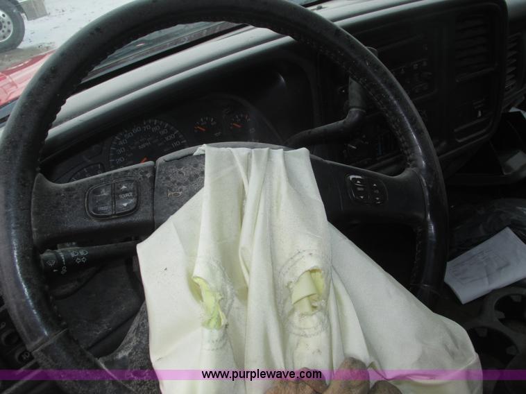 image for item J8769 2004 Chevrolet Silverado 1500 Z71 pickup truck