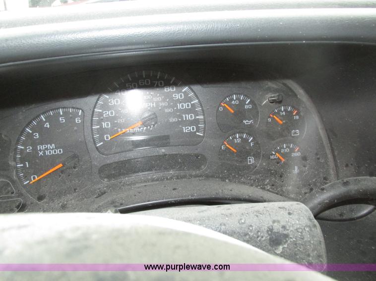 image for item J8769 2004 Chevrolet Silverado 1500 Z71 pickup truck