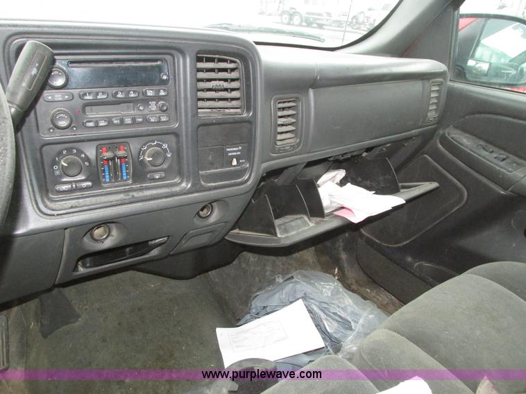 image for item J8769 2004 Chevrolet Silverado 1500 Z71 pickup truck