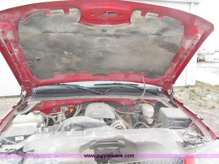 image for item J8769 2004 Chevrolet Silverado 1500 Z71 pickup truck