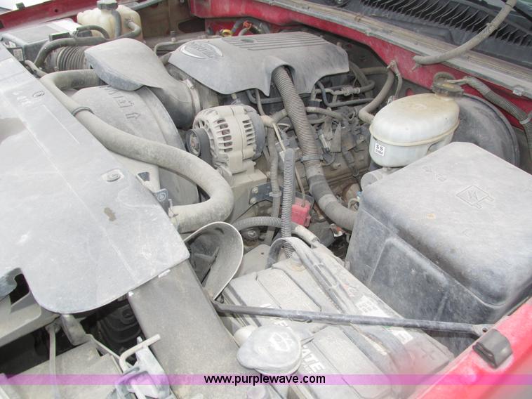 image for item J8769 2004 Chevrolet Silverado 1500 Z71 pickup truck