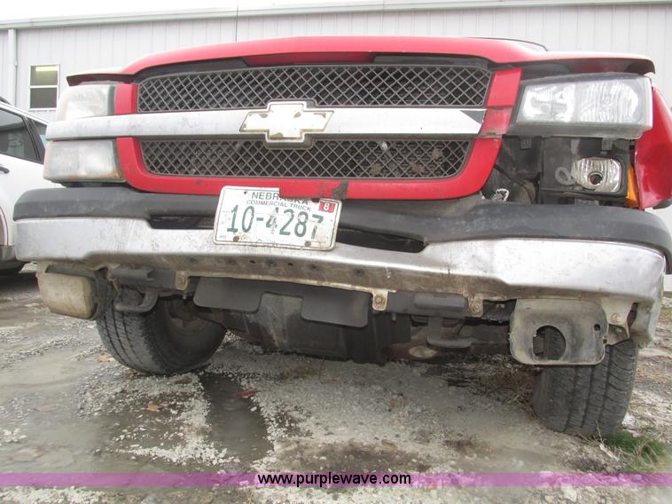 image for item J8769 2004 Chevrolet Silverado 1500 Z71 pickup truck