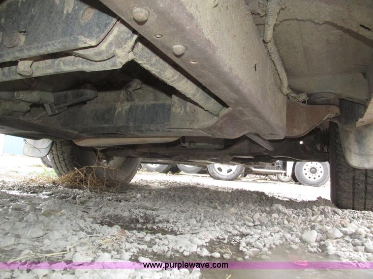 image for item J8769 2004 Chevrolet Silverado 1500 Z71 pickup truck