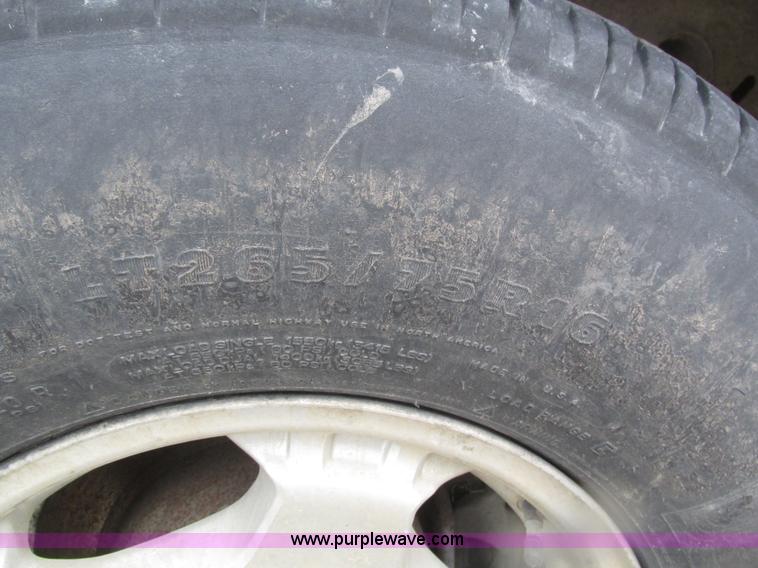 image for item J8769 2004 Chevrolet Silverado 1500 Z71 pickup truck