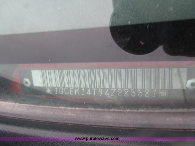 image for item J8769 2004 Chevrolet Silverado 1500 Z71 pickup truck