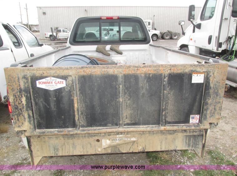 image for item J8770 2004 Ford F150 XL SuperCab pickup truck