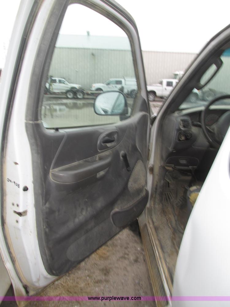 image for item J8770 2004 Ford F150 XL SuperCab pickup truck