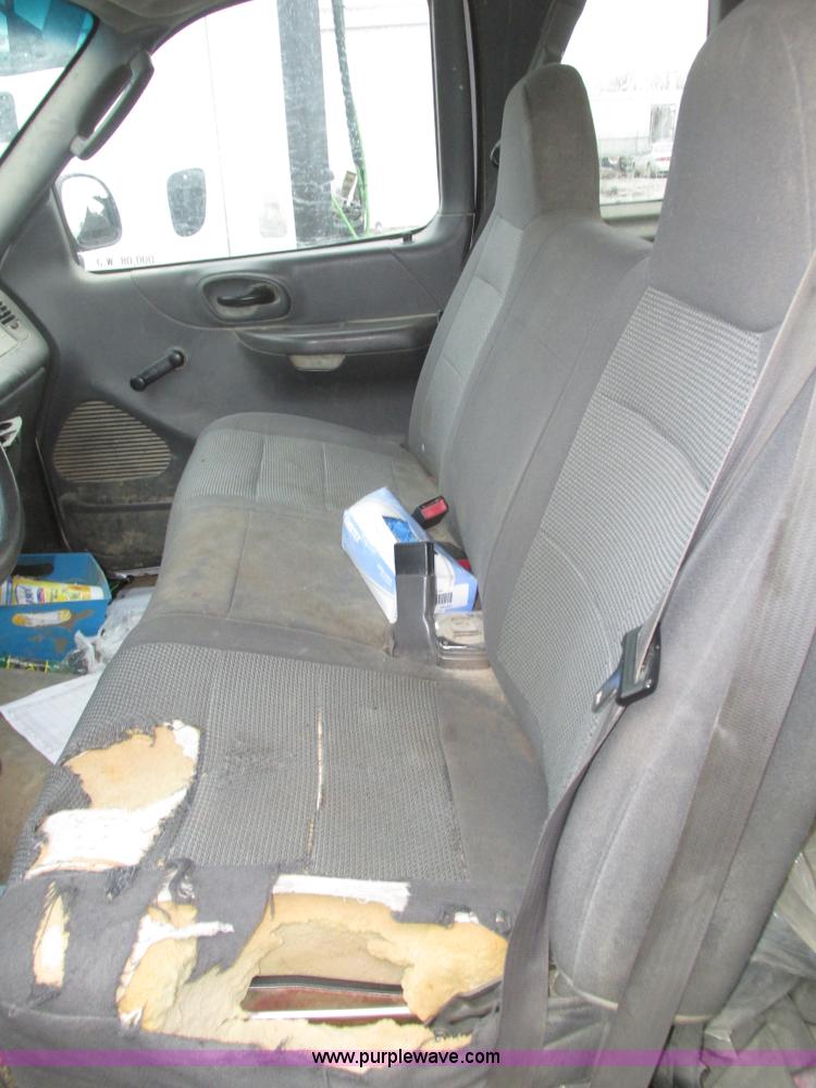 image for item J8770 2004 Ford F150 XL SuperCab pickup truck