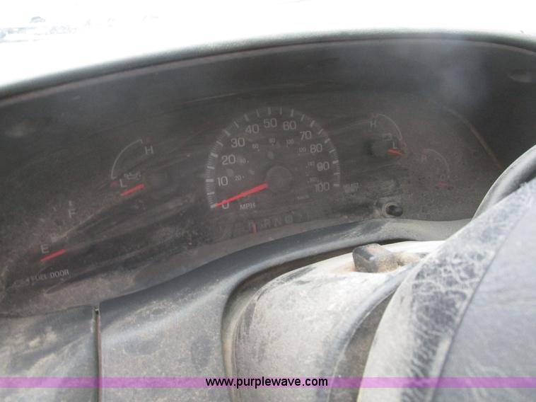 image for item J8770 2004 Ford F150 XL SuperCab pickup truck