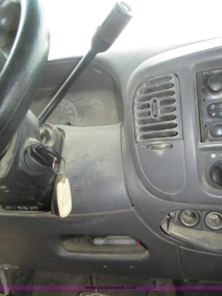 image for item J8770 2004 Ford F150 XL SuperCab pickup truck