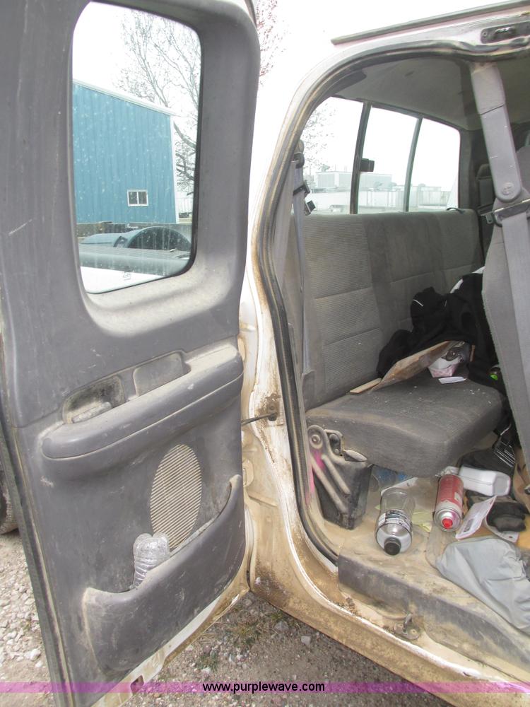 image for item J8770 2004 Ford F150 XL SuperCab pickup truck