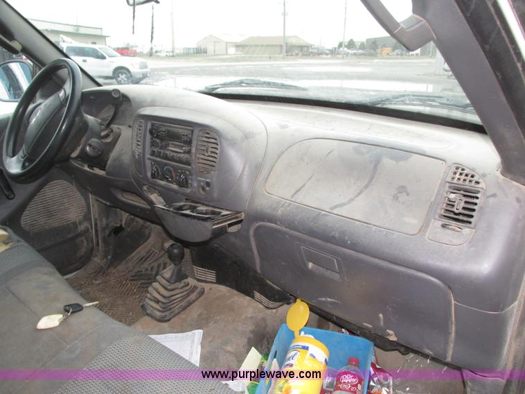 image for item J8770 2004 Ford F150 XL SuperCab pickup truck