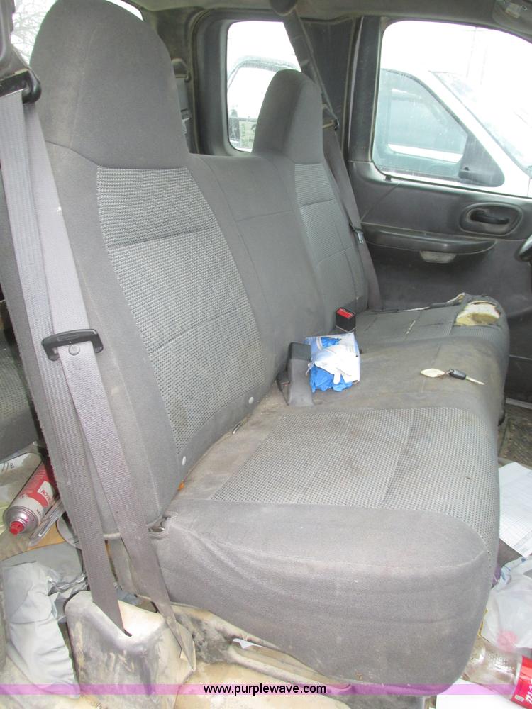 image for item J8770 2004 Ford F150 XL SuperCab pickup truck