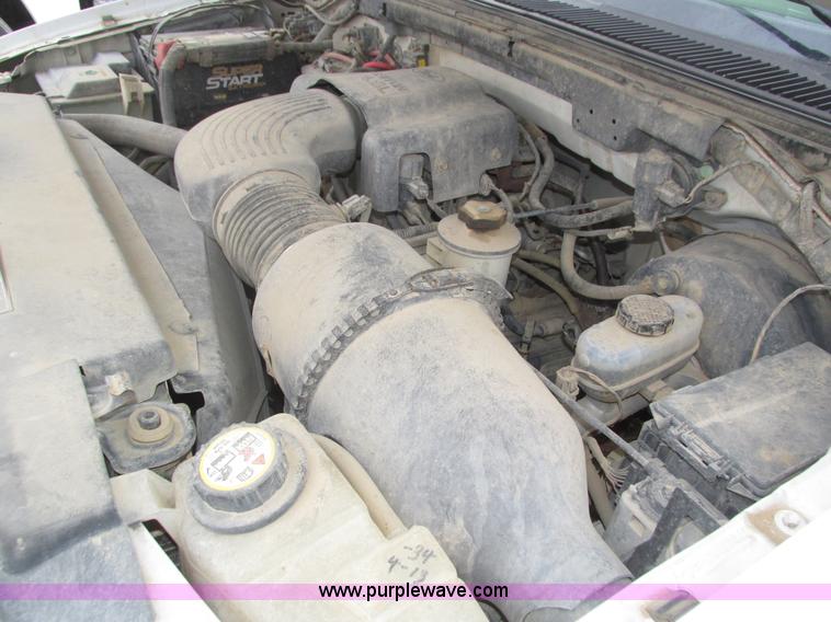 image for item J8770 2004 Ford F150 XL SuperCab pickup truck