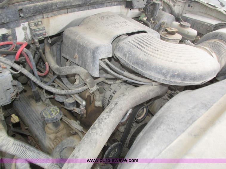 image for item J8770 2004 Ford F150 XL SuperCab pickup truck