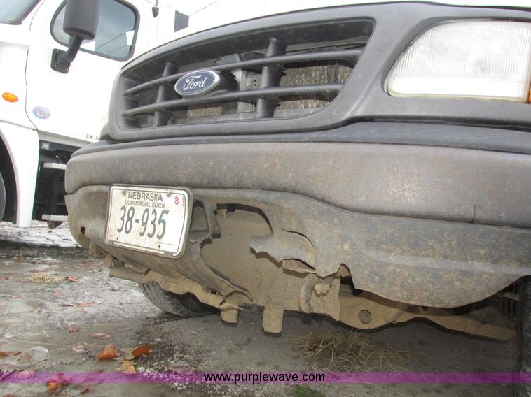 image for item J8770 2004 Ford F150 XL SuperCab pickup truck