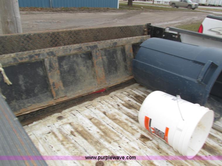 image for item J8770 2004 Ford F150 XL SuperCab pickup truck