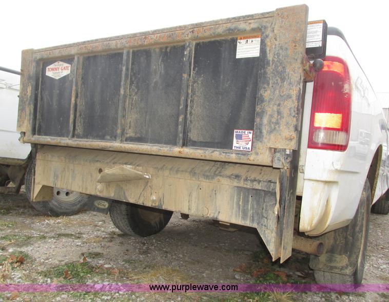 image for item J8770 2004 Ford F150 XL SuperCab pickup truck