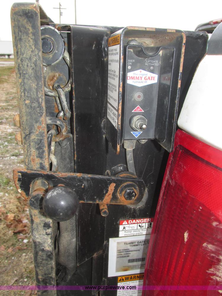 image for item J8770 2004 Ford F150 XL SuperCab pickup truck