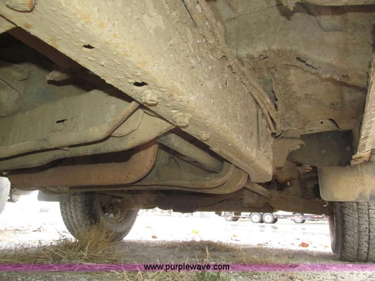 image for item J8770 2004 Ford F150 XL SuperCab pickup truck