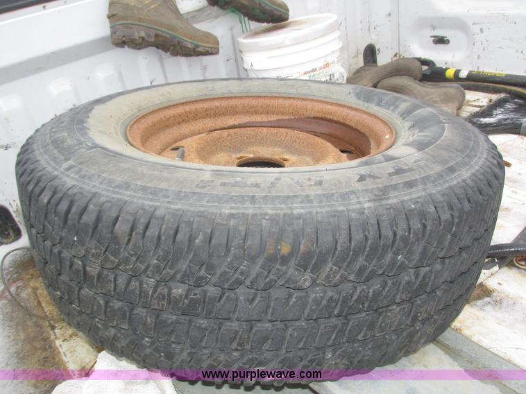 image for item J8770 2004 Ford F150 XL SuperCab pickup truck