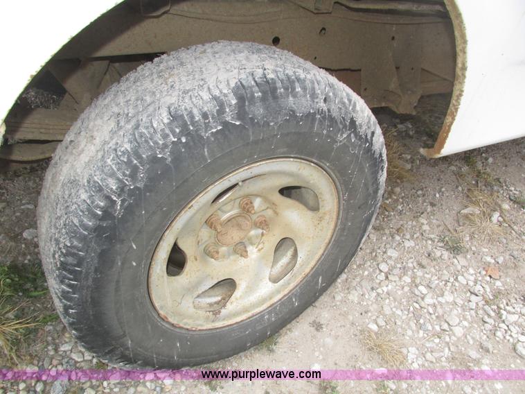 image for item J8770 2004 Ford F150 XL SuperCab pickup truck