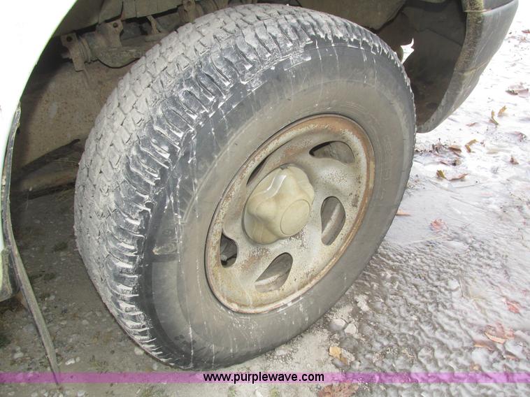 image for item J8770 2004 Ford F150 XL SuperCab pickup truck