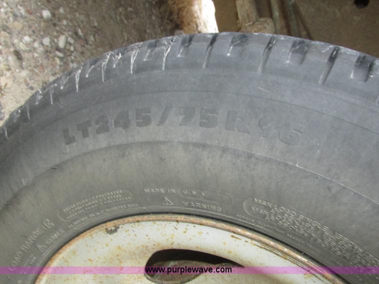 image for item J8770 2004 Ford F150 XL SuperCab pickup truck