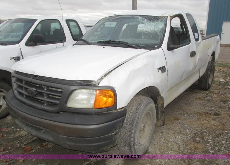 image for item J8771 2004 Ford F150 XL SuperCab pickup truck