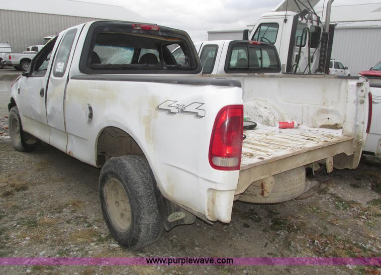 image for item J8771 2004 Ford F150 XL SuperCab pickup truck