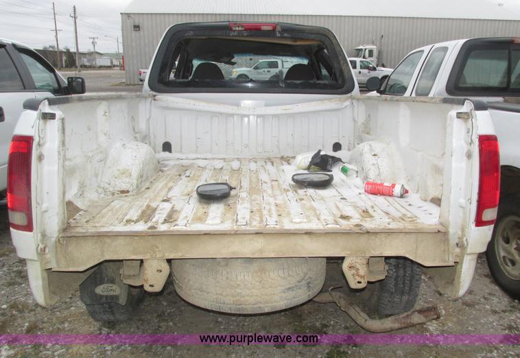 image for item J8771 2004 Ford F150 XL SuperCab pickup truck