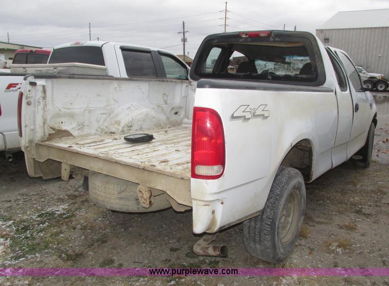 image for item J8771 2004 Ford F150 XL SuperCab pickup truck
