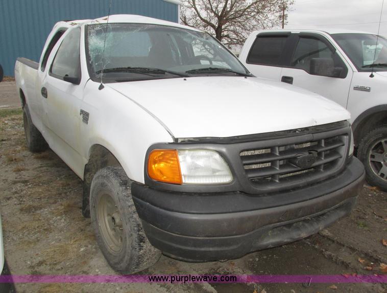 image for item J8771 2004 Ford F150 XL SuperCab pickup truck