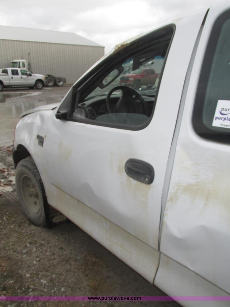 image for item J8771 2004 Ford F150 XL SuperCab pickup truck