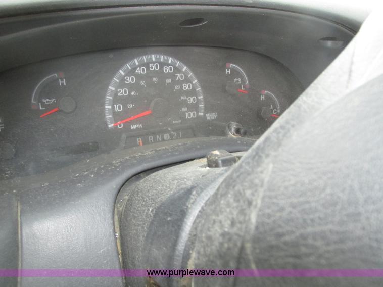 image for item J8771 2004 Ford F150 XL SuperCab pickup truck