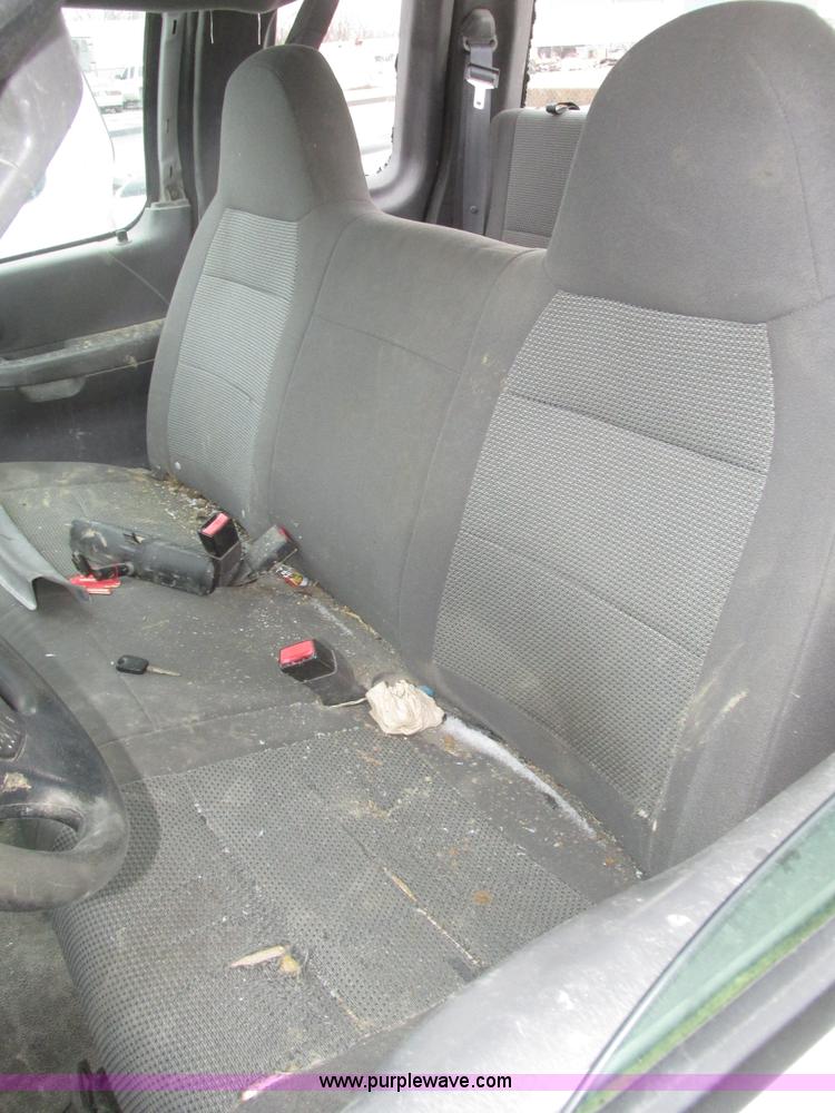 image for item J8771 2004 Ford F150 XL SuperCab pickup truck