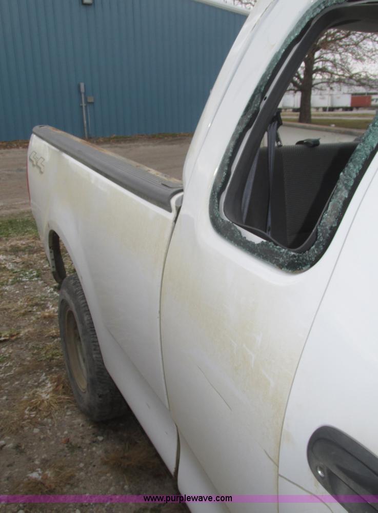 image for item J8771 2004 Ford F150 XL SuperCab pickup truck