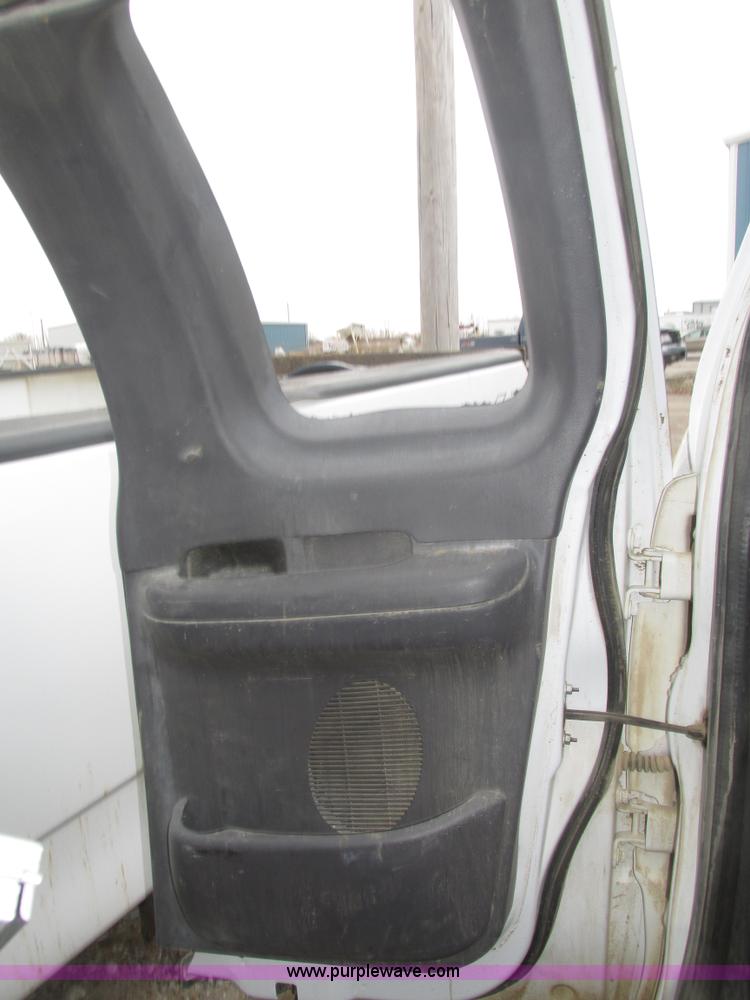 image for item J8771 2004 Ford F150 XL SuperCab pickup truck