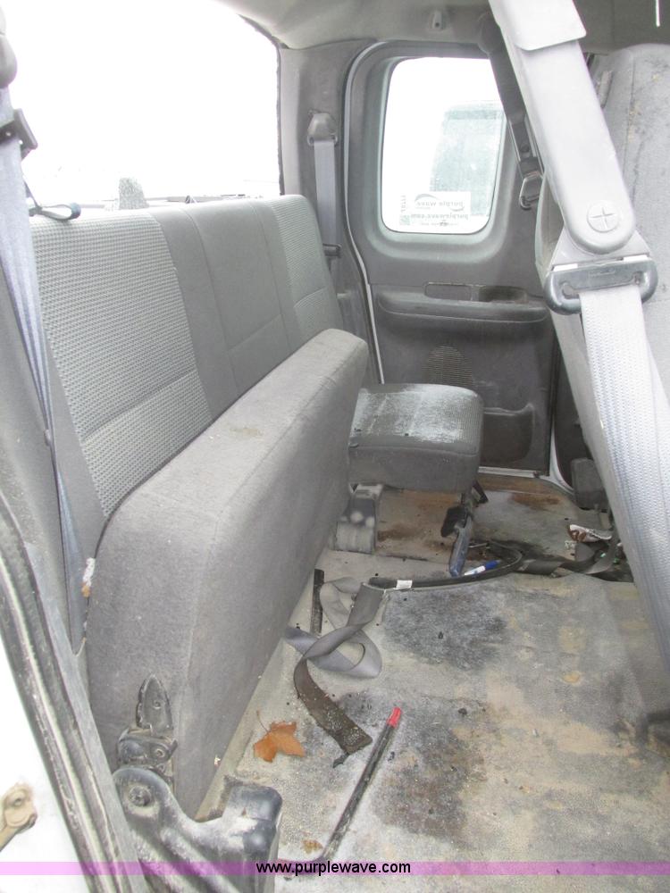 image for item J8771 2004 Ford F150 XL SuperCab pickup truck