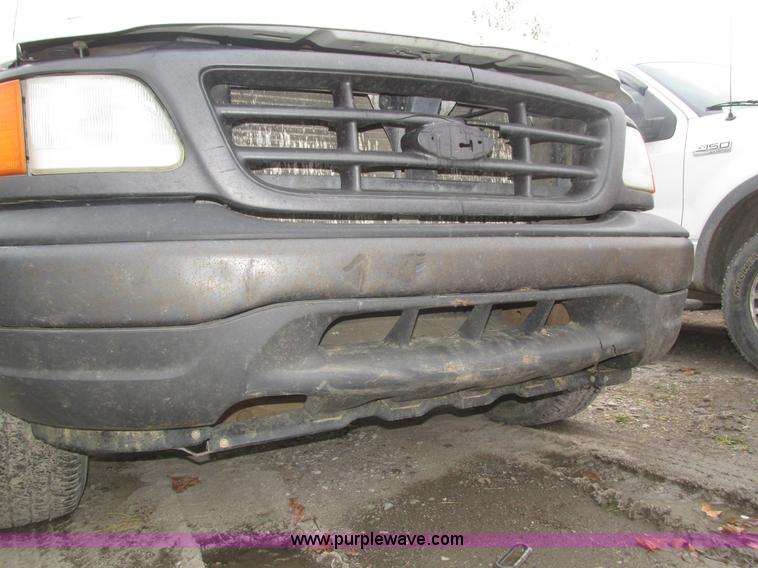 image for item J8771 2004 Ford F150 XL SuperCab pickup truck