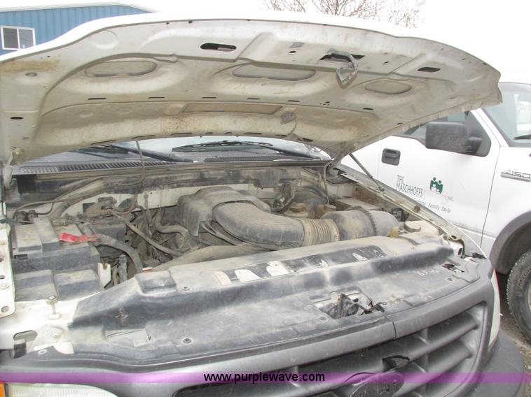 image for item J8771 2004 Ford F150 XL SuperCab pickup truck