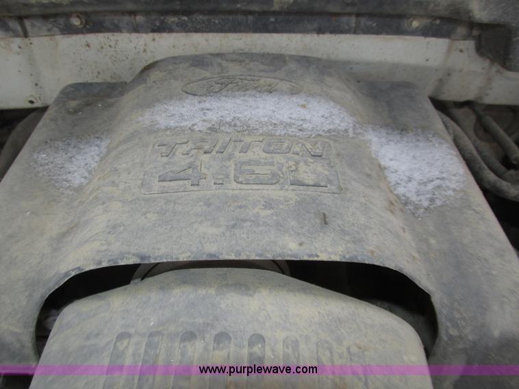 image for item J8771 2004 Ford F150 XL SuperCab pickup truck