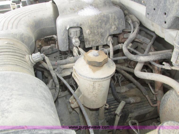 image for item J8771 2004 Ford F150 XL SuperCab pickup truck